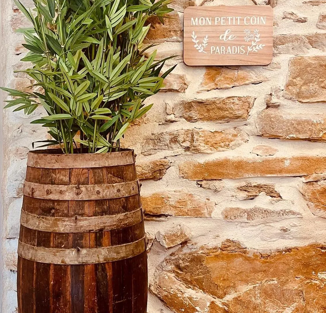 La Grange Des Amoureux Le Beausset Bed & Breakfast